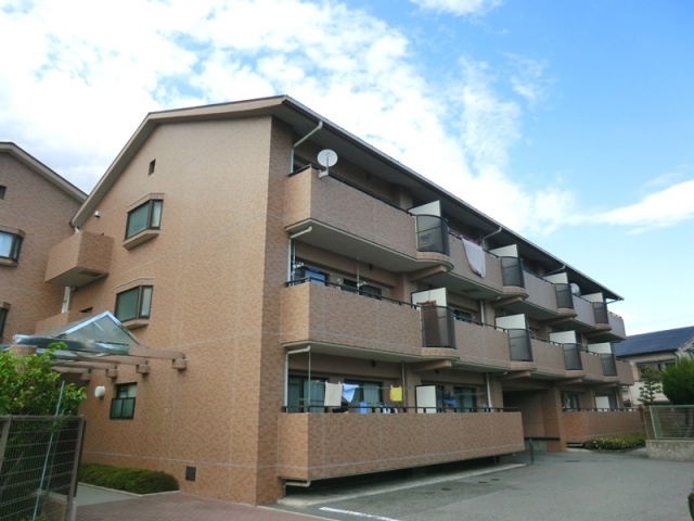 建物外観　モニター付きインターホンで安心♪