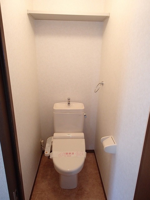 トイレ　トイレは快適な洗浄便座です。