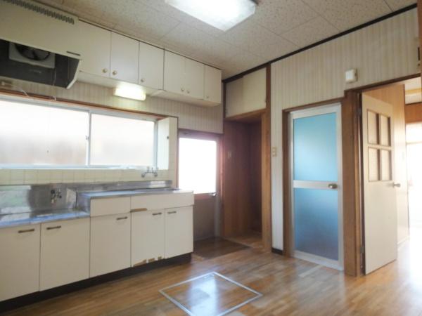 居室・リビング　写真は準備中の為すべて別号室のものです。