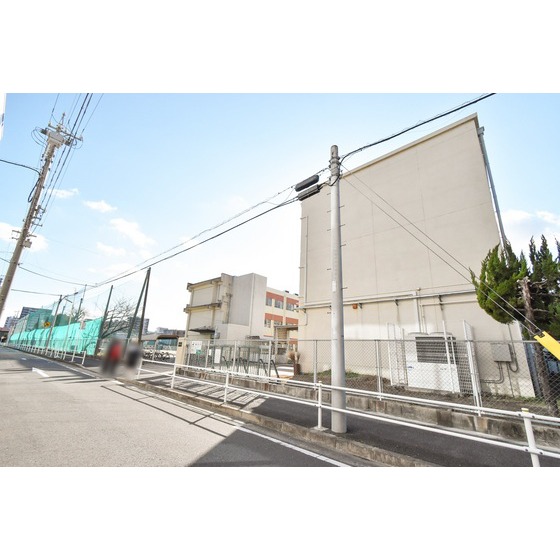 中学校　名古屋市立北陵中学校（中学校）まで300m