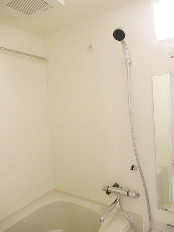 バス・シャワールーム　※同タイプの別のお部屋です。