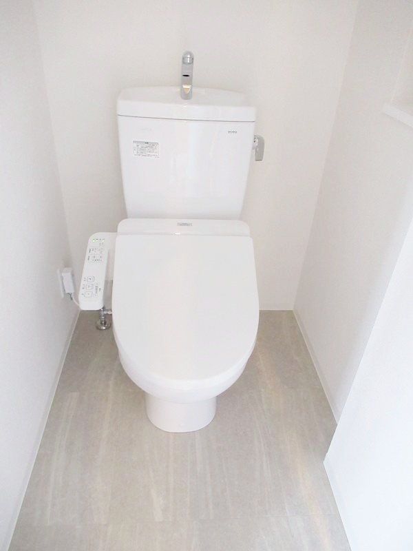 トイレ　※同タイプの別のお部屋です。