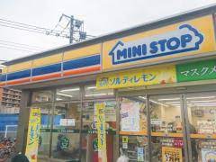 コンビニ　ミニストップ（コンビニ）まで538m