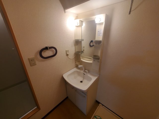 洗面設備　朝の身支度には欠かせない独立洗面化粧台