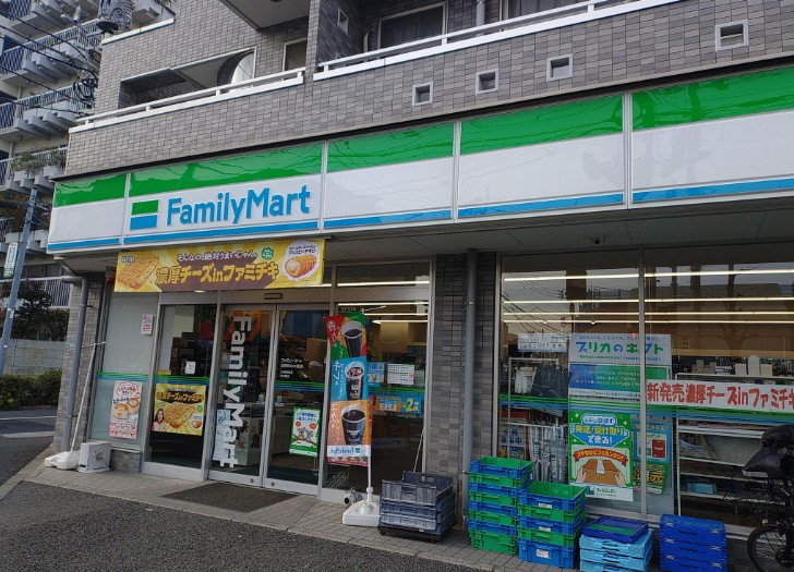 コンビニ　ファミリーマート目黒中町店（コンビニ）まで233m