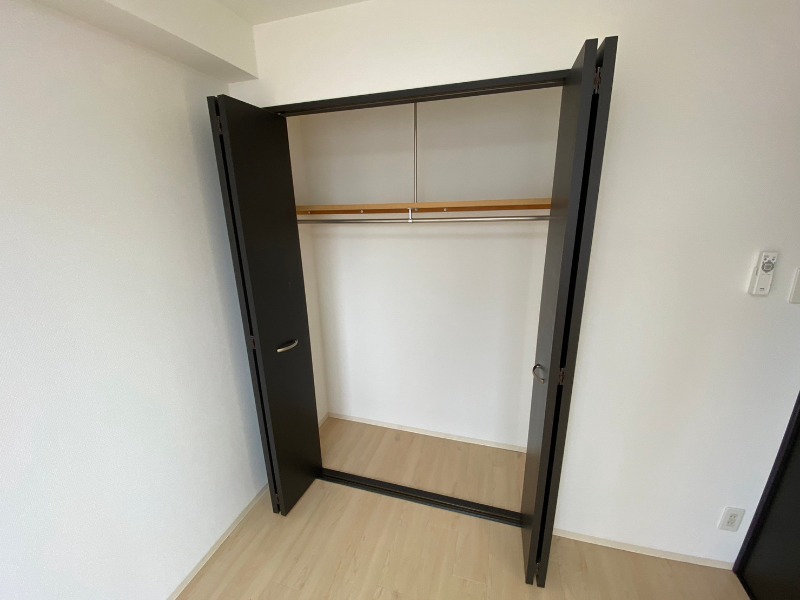 収納　寝室の収納です。部屋がすっきり片付きます。
