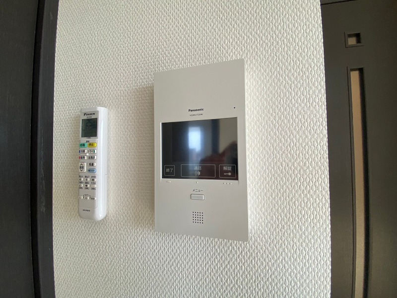 セキュリティ　ＴＶモニター付インターホンです。来客者の顔が見えるので安心！