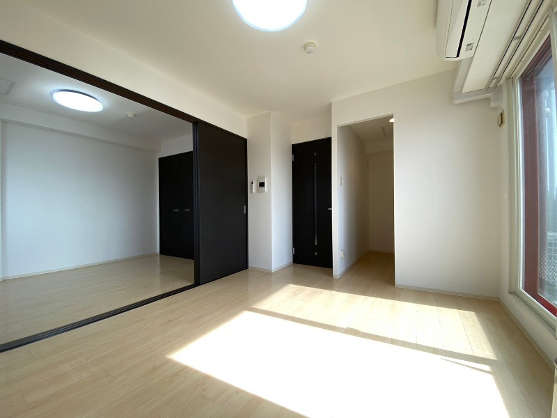 居室・リビング　広くてキレイなお部屋が広がっていて、充実した生活が送れそう。
