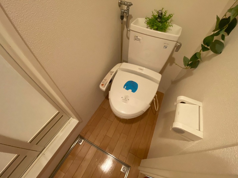 トイレ　こちらはトイレです。清潔感があり、安心して使用できます。