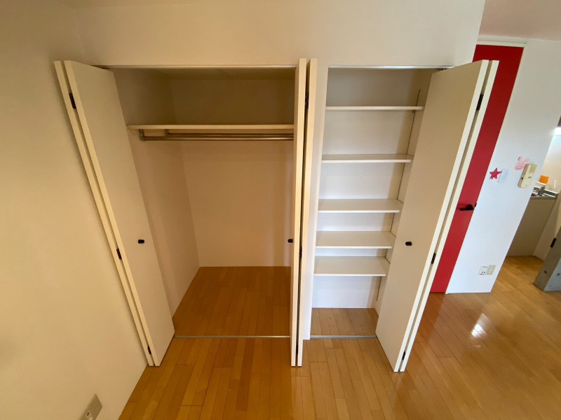 収納　寝室の収納です。部屋がすっきり片付きます。