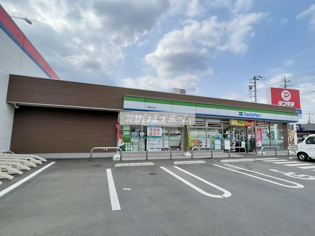 コンビニ　ファミリーマート飯能岩沢店（コンビニ）まで590m