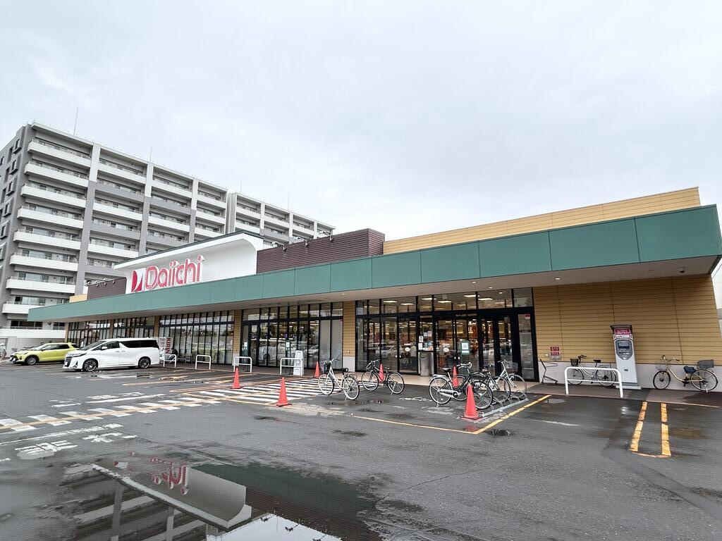 スーパー　ダイイチ発寒中央駅前店（スーパー）まで747m