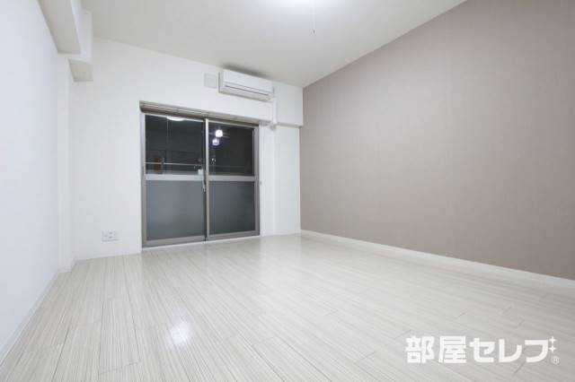 居室・リビング　奥行のあるお部屋です。