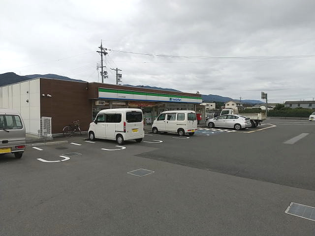 コンビニ　ファミリーマート かつらぎ大谷店様（コンビニ）まで709m