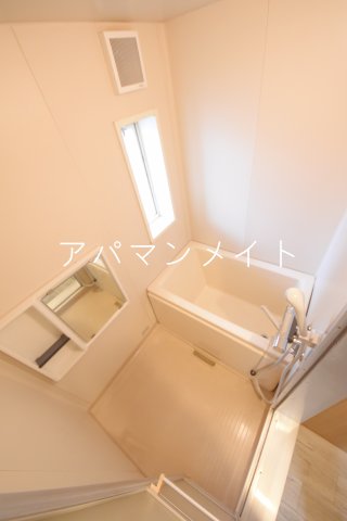 バス・シャワールーム　窓あります
