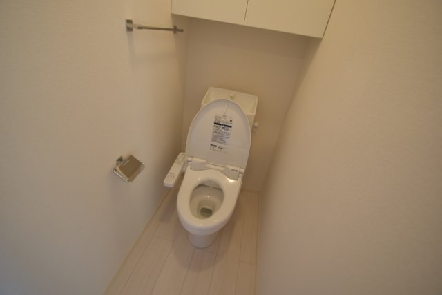 トイレ　温水洗浄便座付きです。