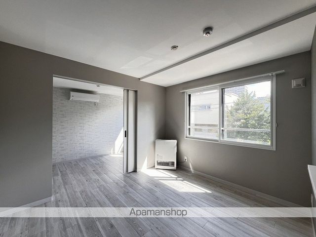 アーバス南10条の居間写真