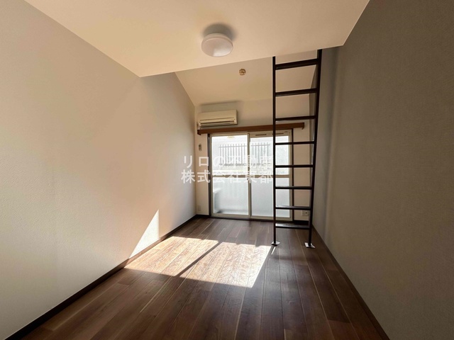 居室・リビング　南向きで日当たり良好なお部屋！暖かな日差しが入ります♪