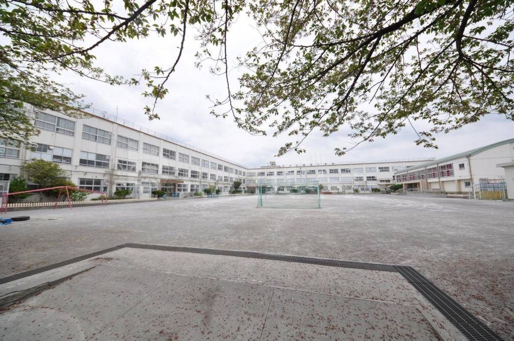 小学校　足立区立花畑西小学校（小学校）まで1190m