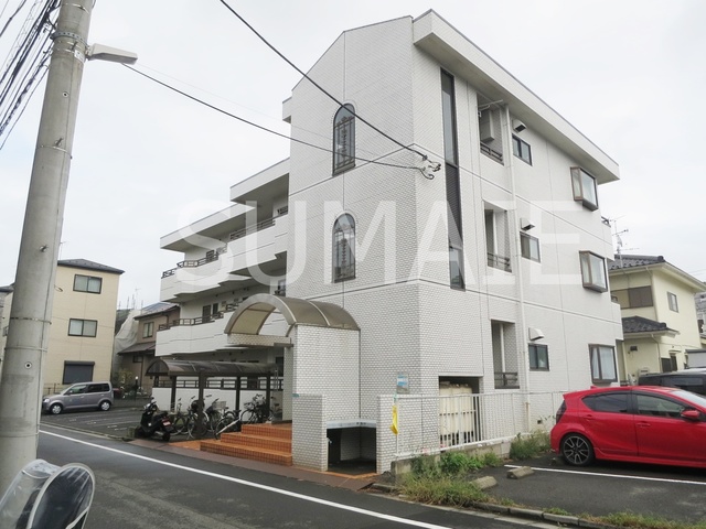 建物外観　閑静な住宅地にあるマンションです。