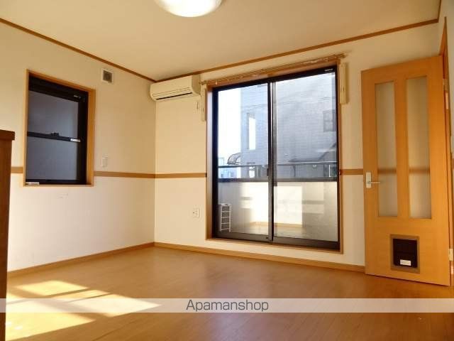 ＪＲ東海道本線 浜松駅 バス乗車時間：30分 最寄りバス停で下車 徒歩6分 2階建 築18年の居間写真