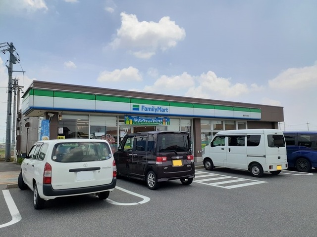 コンビニ　ファミリーマート（コンビニ）まで850m