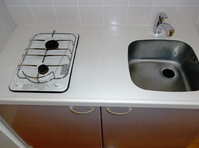 キッチン　別部屋の画像を使用しております。