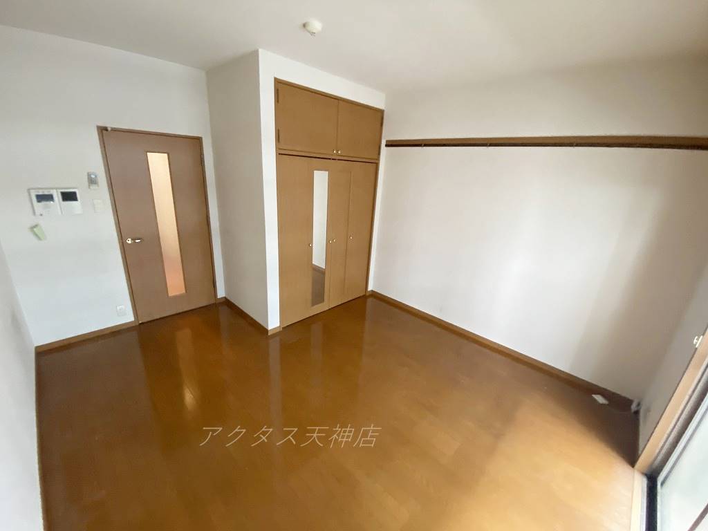 ピュアドームティアラ大手門の居間写真