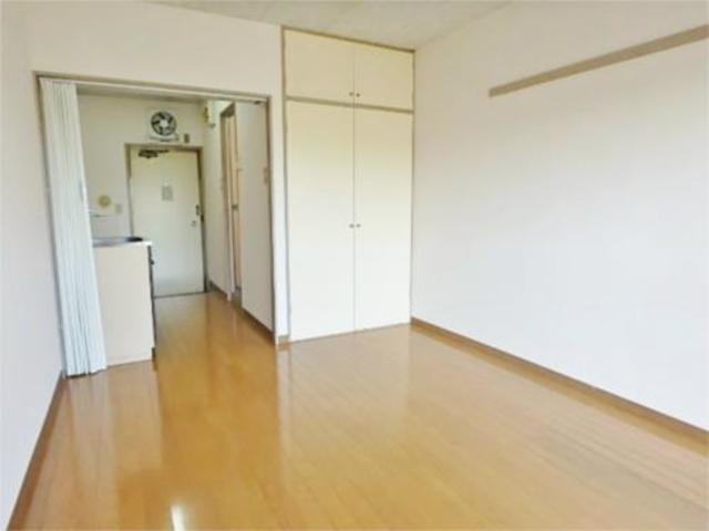 居室・リビング　キレイなフローリングのお部屋です