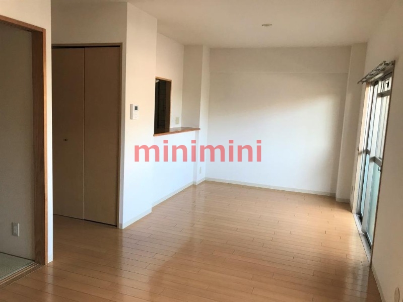 ジャルダン平田の居間写真