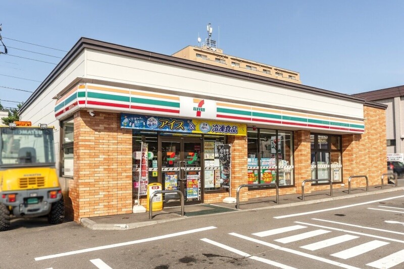 コンビニ　セブンイレブン札幌南郷通5丁目北店（コンビニ）まで291m