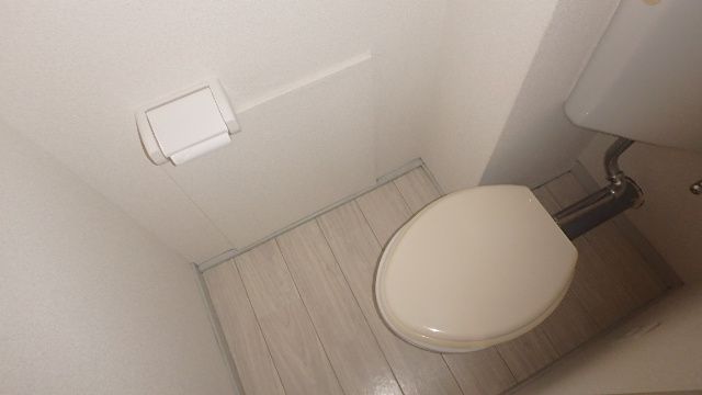 地下鉄千日前線 野田阪神駅 徒歩9分 6階建 築42年のトイレ写真