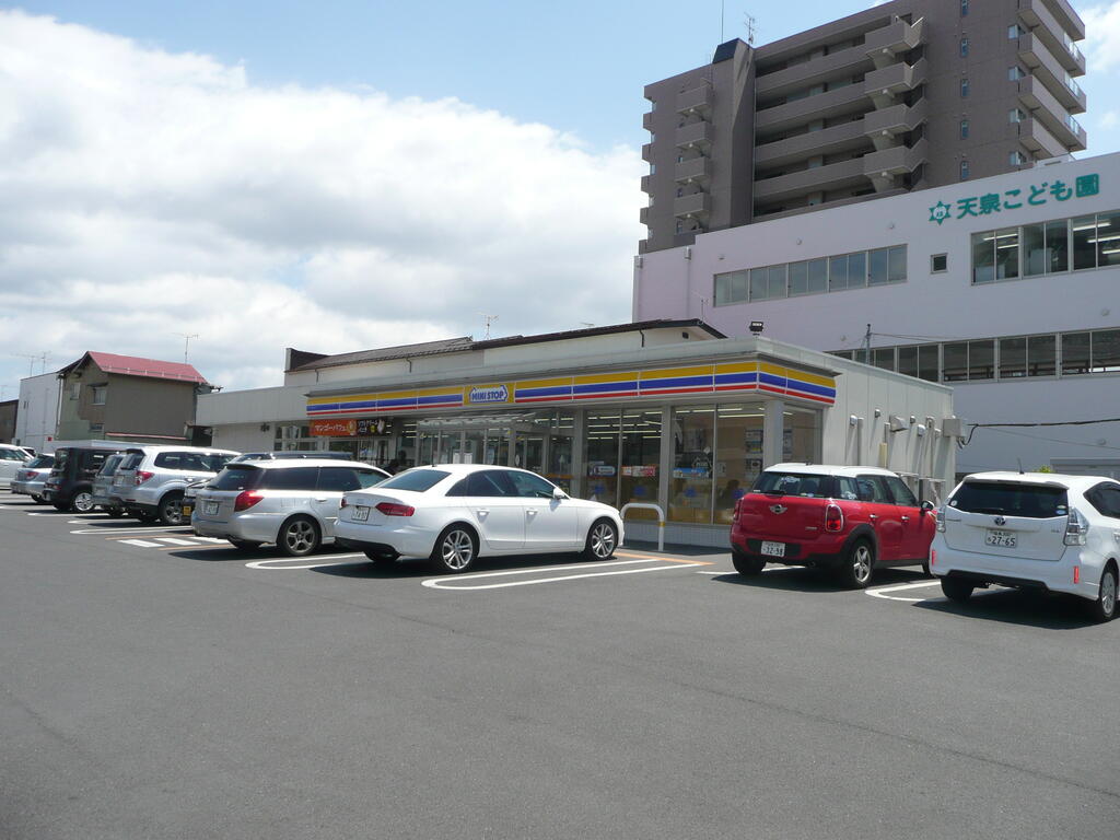 コンビニ　ミニストップ須賀川上北町店（コンビニ）まで594m