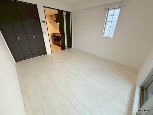 フォレストガーデン成育2の居間写真