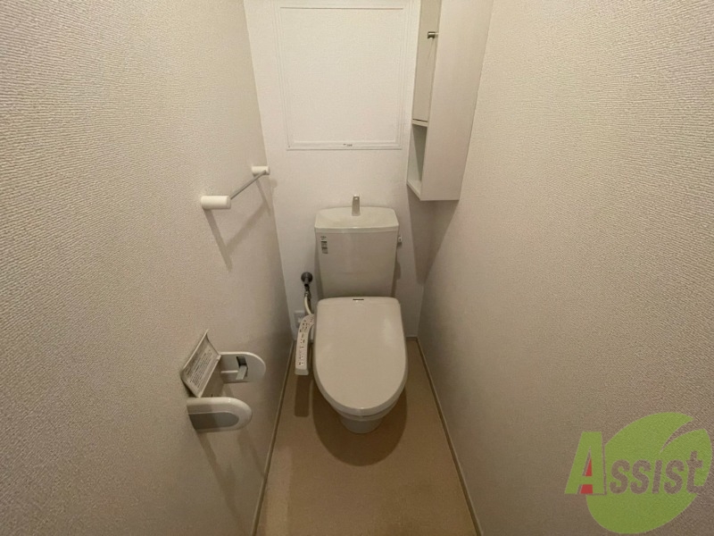 トイレ　温水洗浄便座付きのトイレは、使用しやすくうれしいですね。