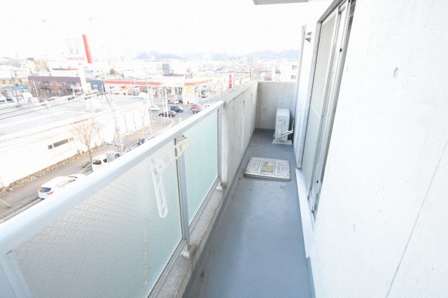 バルコニー　お洗濯にも便利なバルコニー付き