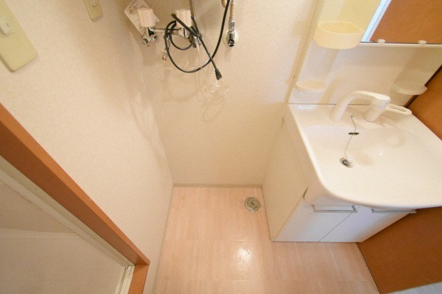 洗面設備　独立洗面台、朝の身支度には欠かせません