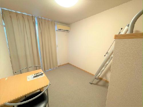 レオパレスハッピーブリッジの居間写真