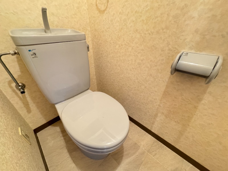 西鉄貝塚線 和白駅 徒歩7分 6階建 築27年のトイレ写真