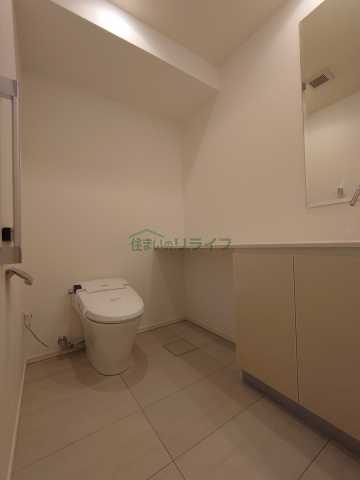 コンフォリア新宿イーストサイドタワーのトイレ写真