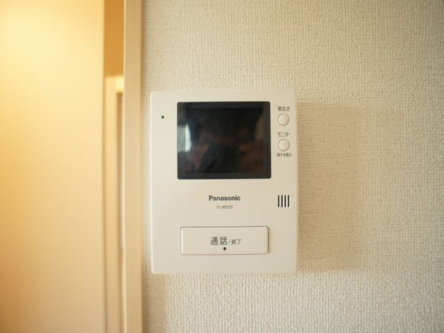 セキュリティ　訪問者の確認ができるTVドアホン付きです♪