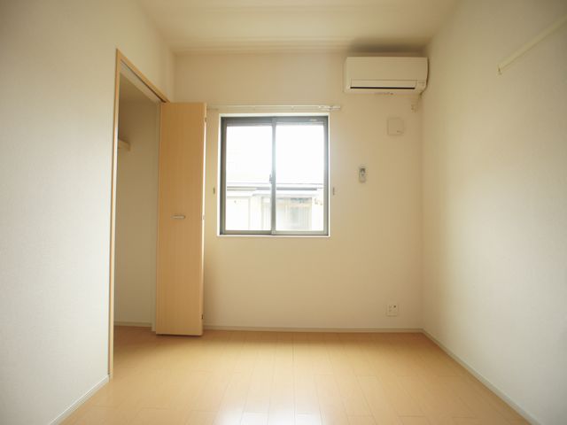 その他部屋・スペース　広くて明るい寝室