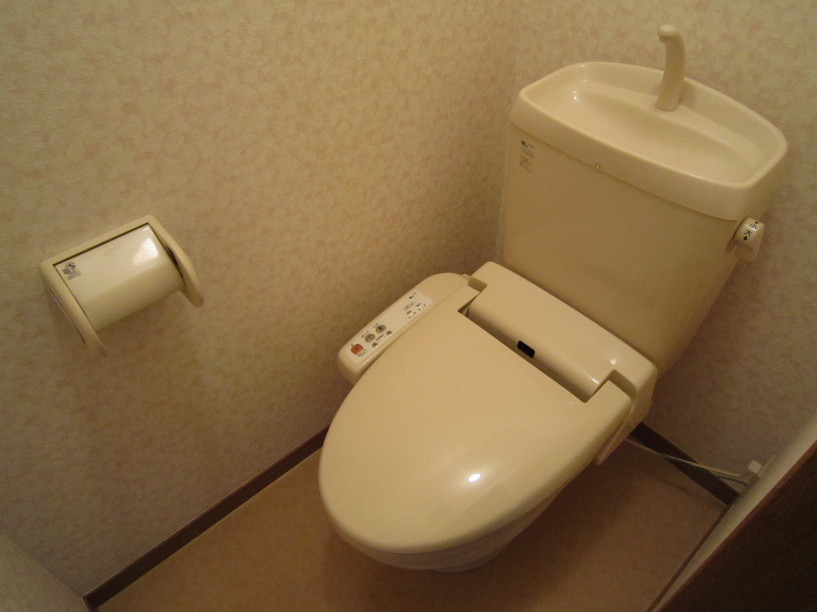 トイレ　温水洗浄便座付き