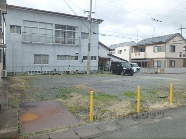 【久世郡久御山町佐山のアパートの駐車場】