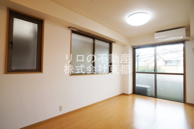 居室・リビング　２面採光なので風通しのよい過ごしやすいお部屋です♪