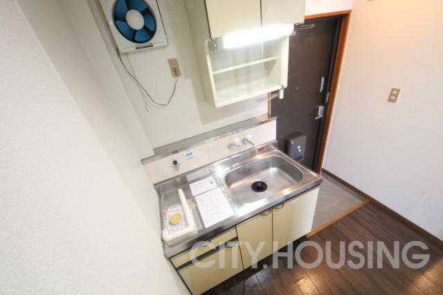 キッチン　※モデルルームで、家具は展示用です。