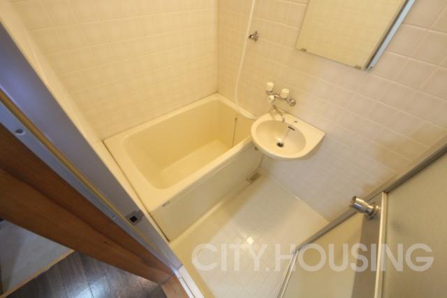 バス・シャワールーム　※モデルルームで、家具は展示用です。