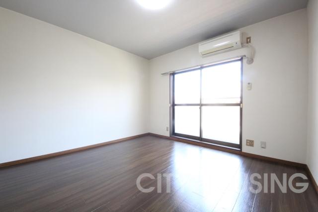 居室・リビング　※モデルルームで、家具は展示用です。