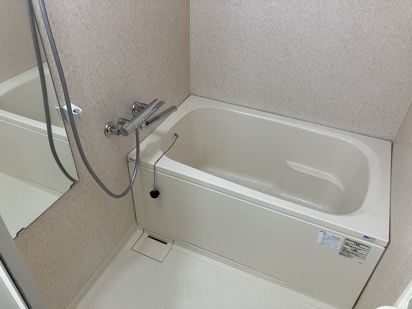 バス・シャワールーム　参考写真　生活しやすいバストイレ別