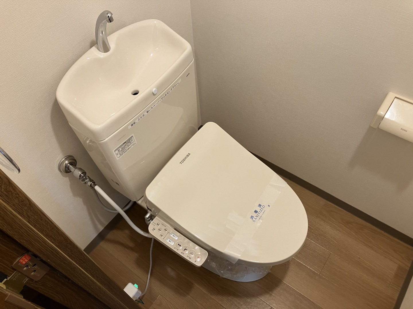 トイレ　参考写真　温水洗浄便座